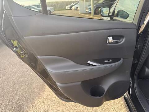 Nissan Leaf 59kWh e+ Tekna Auto 5dr - U80036