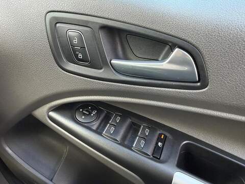 Ford Tourneo Connect Tourneo Connect Titanium MPV 1 Automatic Diesel - U80050