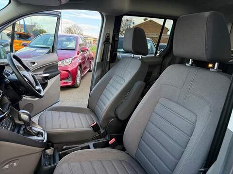 Ford Tourneo Connect Tourneo Connect Titanium MPV 1 Automatic Diesel - U80050