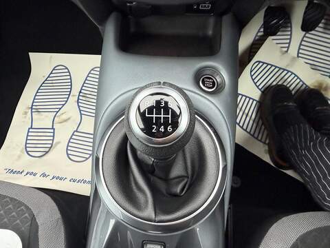 Nissan Juke 1.0 DIG-T N-Connecta Euro 6 (s/s) 5dr - U80057