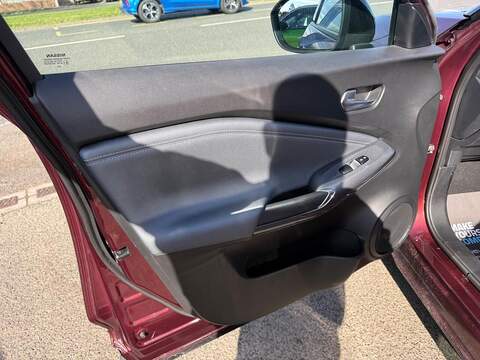 Nissan Juke 1.0 DIG-T N-Connecta Euro 6 (s/s) 5dr - U80057