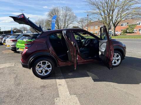 Nissan Juke 1.0 DIG-T N-Connecta Euro 6 (s/s) 5dr - U80057