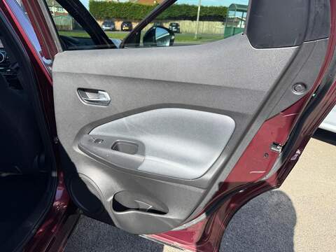 Nissan Juke 1.0 DIG-T N-Connecta Euro 6 (s/s) 5dr - U80057