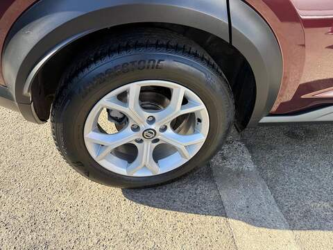 Nissan Juke 1.0 DIG-T N-Connecta Euro 6 (s/s) 5dr - U80057