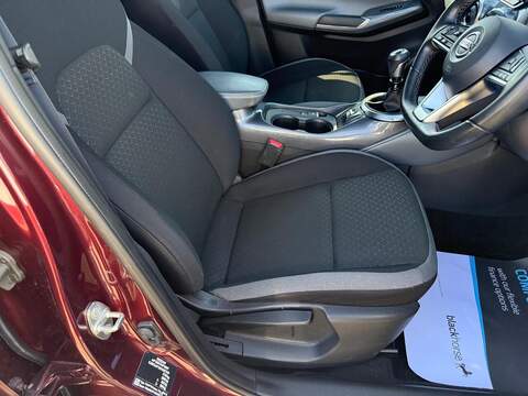 Nissan Juke 1.0 DIG-T N-Connecta Euro 6 (s/s) 5dr - U80057