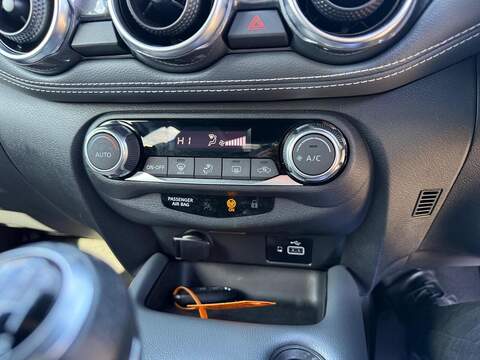 Nissan Juke 1.0 DIG-T N-Connecta Euro 6 (s/s) 5dr - U80057