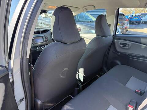 Toyota Yaris 1.5 VVT-i Icon Tech Hatchback 5dr Petrol Manual Euro 6 (111 ps) - U80077