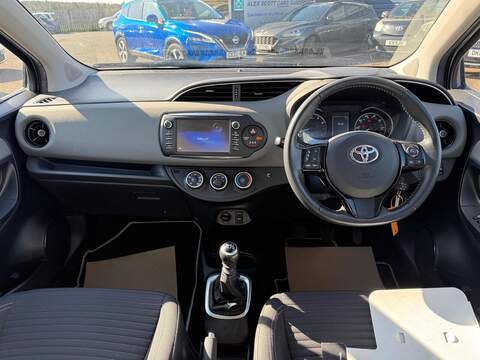 Toyota Yaris 1.5 VVT-i Icon Tech Hatchback 5dr Petrol Manual Euro 6 (111 ps) - U80077