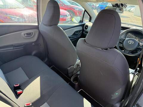 Toyota Yaris 1.5 VVT-i Icon Tech Hatchback 5dr Petrol Manual Euro 6 (111 ps) - U80077
