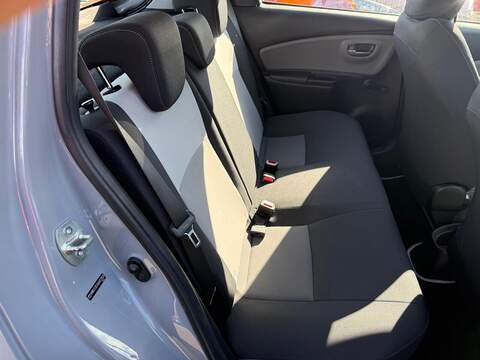 Toyota Yaris 1.5 VVT-i Icon Tech Hatchback 5dr Petrol Manual Euro 6 (111 ps) - U80077