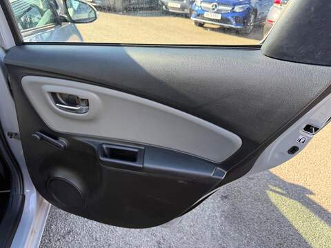 Toyota Yaris 1.5 VVT-i Icon Tech Hatchback 5dr Petrol Manual Euro 6 (111 ps) - U80077