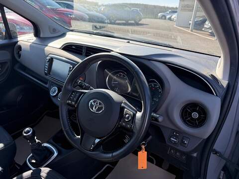 Toyota Yaris 1.5 VVT-i Icon Tech Hatchback 5dr Petrol Manual Euro 6 (111 ps) - U80077