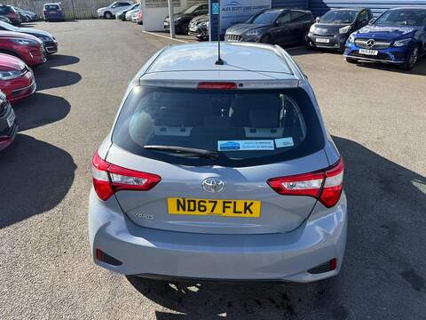 Toyota Yaris 1.5 VVT-i Icon Tech Hatchback 5dr Petrol Manual Euro 6 (111 ps) - U80077