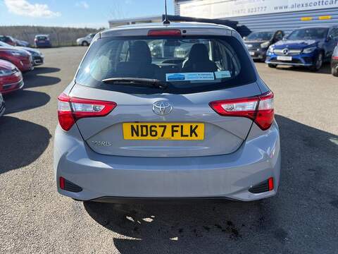 Toyota Yaris 1.5 VVT-i Icon Tech Hatchback 5dr Petrol Manual Euro 6 (111 ps) - U80077