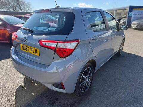 Toyota Yaris 1.5 VVT-i Icon Tech Hatchback 5dr Petrol Manual Euro 6 (111 ps) - U80077