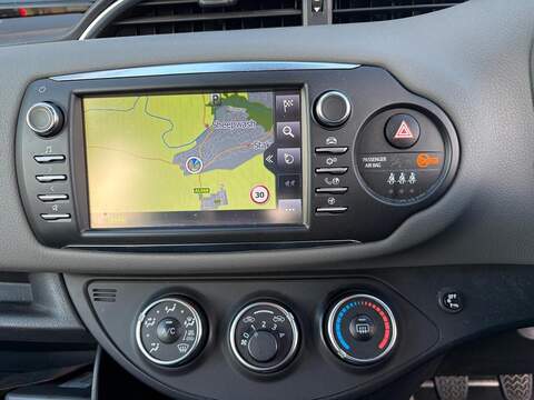 Toyota Yaris 1.5 VVT-i Icon Tech Hatchback 5dr Petrol Manual Euro 6 (111 ps) - U80077