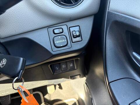 Toyota Yaris 1.5 VVT-i Icon Tech Hatchback 5dr Petrol Manual Euro 6 (111 ps) - U80077