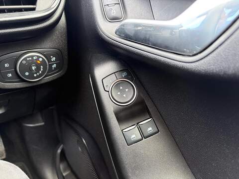 Ford Fiesta 1.0T EcoBoost ST-Line Auto Euro 6 (s/s) 5dr Hatchback 1.0 Automatic Petrol - U80087
