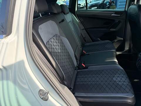 Volkswagen Tiguan 2.0 TDI R-Line DSG 4Motion Euro 6 (s/s) 5dr - U80096