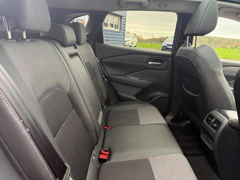 Nissan Qashqai 1.3 DIG-T MHEV N-Connecta Euro 6 (s/s) 5dr - U80116