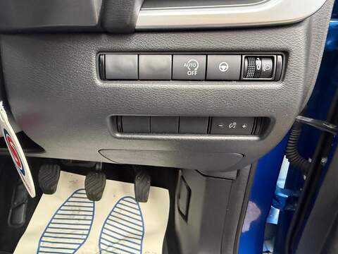 Nissan Qashqai 1.3 DIG-T MHEV N-Connecta Euro 6 (s/s) 5dr - U80116