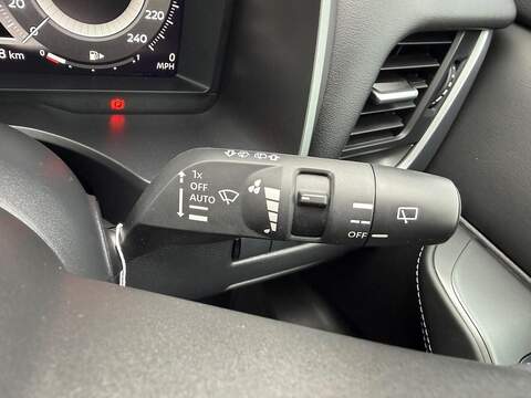 Nissan Qashqai 1.3 DIG-T MHEV N-Connecta Euro 6 (s/s) 5dr - U80116