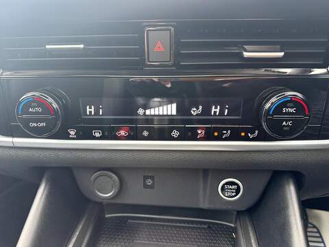Nissan Qashqai 1.3 DIG-T MHEV N-Connecta Euro 6 (s/s) 5dr - U80116