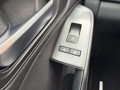 Nissan Qashqai 1.3 DIG-T MHEV N-Connecta Euro 6 (s/s) 5dr - U80116