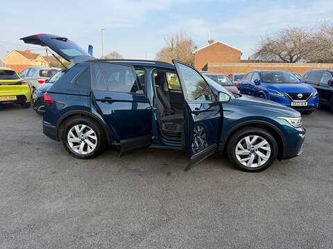 Volkswagen Tiguan 1.5 TSI Life SUV 5dr Petrol DSG Euro 6 (s/s) (150 ps) - U80121