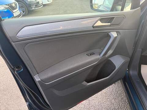 Volkswagen Tiguan 1.5 TSI Life SUV 5dr Petrol DSG Euro 6 (s/s) (150 ps) - U80121