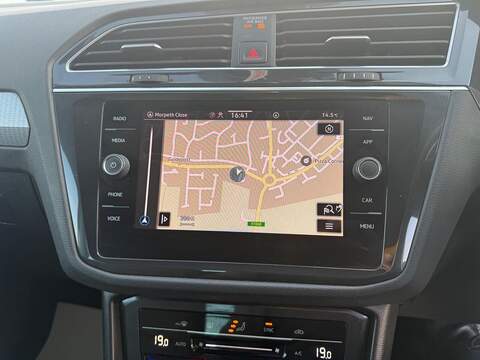 Volkswagen Tiguan 1.5 TSI Life SUV 5dr Petrol DSG Euro 6 (s/s) (150 ps) - U80121