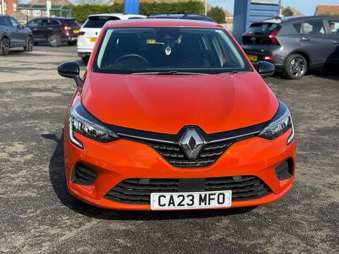 Renault Clio 1.6 E-TECH Evolution Auto Euro 6 (s/s) 5dr Hatchback 1.6 Automatic Petrol Hybrid - U80135