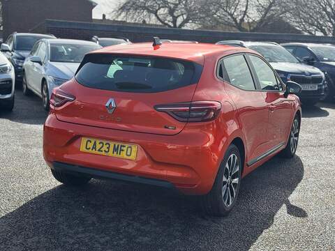 Renault Clio 1.6 E-TECH Evolution Auto Euro 6 (s/s) 5dr Hatchback 1.6 Automatic Petrol Hybrid - U80135