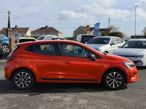 Renault Clio 1.6 E-TECH Evolution Auto Euro 6 (s/s) 5dr Hatchback 1.6 Automatic Petrol Hybrid - U80135