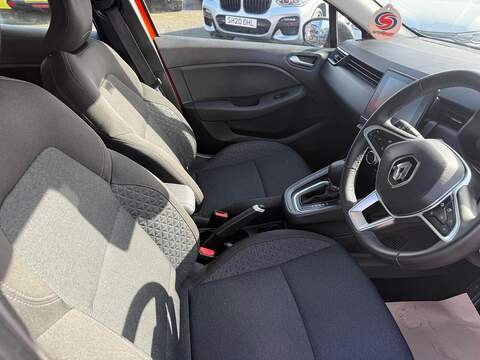 Renault Clio 1.6 E-TECH Evolution Auto Euro 6 (s/s) 5dr Hatchback 1.6 Automatic Petrol Hybrid - U80135