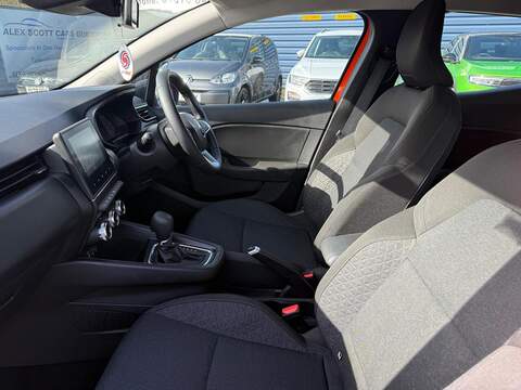 Renault Clio 1.6 E-TECH Evolution Auto Euro 6 (s/s) 5dr Hatchback 1.6 Automatic Petrol Hybrid - U80135