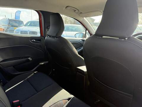 Renault Clio 1.6 E-TECH Evolution Auto Euro 6 (s/s) 5dr Hatchback 1.6 Automatic Petrol Hybrid - U80135