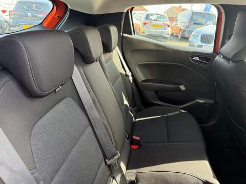Renault Clio 1.6 E-TECH Evolution Auto Euro 6 (s/s) 5dr Hatchback 1.6 Automatic Petrol Hybrid - U80135