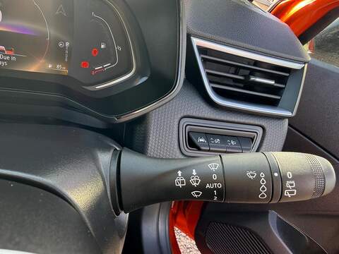 Renault Clio 1.6 E-TECH Evolution Auto Euro 6 (s/s) 5dr Hatchback 1.6 Automatic Petrol Hybrid - U80135