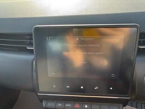 Renault Clio 1.6 E-TECH Evolution Auto Euro 6 (s/s) 5dr Hatchback 1.6 Automatic Petrol Hybrid - U80135