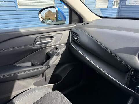 Nissan Qashqai Qashqai Acenta Premium SUV 1 Automatic Petrol Hybrid - U80141