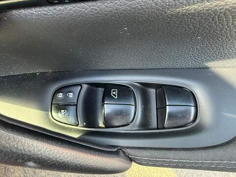 Nissan Qashqai 1.2 DIG-T n-tec+ SUV 5dr Petrol Manual 2WD Euro 5 (s/s) (115 ps) - U80156