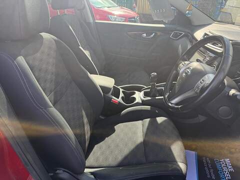 Nissan Qashqai 1.2 DIG-T n-tec+ SUV 5dr Petrol Manual 2WD Euro 5 (s/s) (115 ps) - U80156