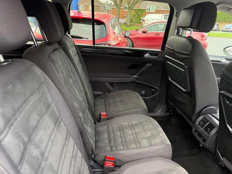 Volkswagen Touran 1.5 TSI EVO SEL MPV 5dr Petrol DSG Euro 6 (s/s) (150 ps) - U80158