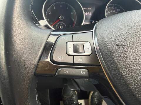 Volkswagen Touran 1.5 TSI EVO SEL MPV 5dr Petrol DSG Euro 6 (s/s) (150 ps) - U80158