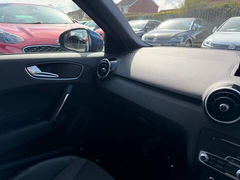 Audi A1 1.4 TFSI S line Sportback 5dr Petrol Manual Euro 6 (s/s) (125 ps) - U80160