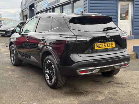 Nissan Qashqai 1.3 DIG-T MHEV N-Connecta Euro 6 (s/s) 5dr - U80161