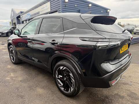 Nissan Qashqai 1.3 DIG-T MHEV N-Connecta Euro 6 (s/s) 5dr - U80161