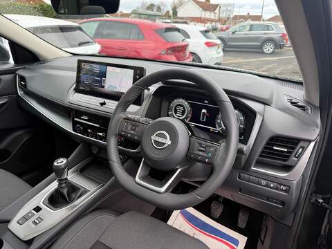 Nissan Qashqai 1.3 DIG-T MHEV N-Connecta Euro 6 (s/s) 5dr - U80161