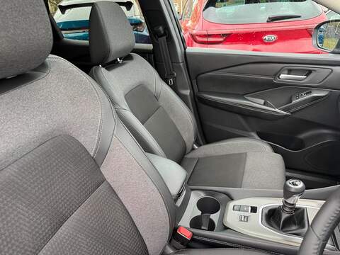 Nissan Qashqai 1.3 DIG-T MHEV N-Connecta Euro 6 (s/s) 5dr - U80161